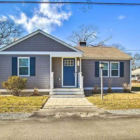 Updated Buzzards Bay Beach Cottage Walk To Shore!